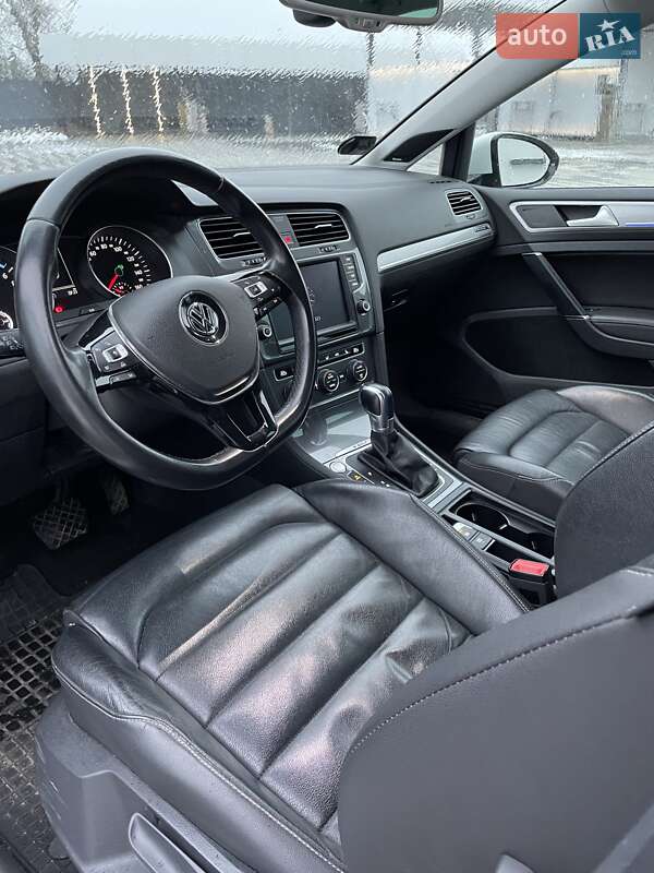 Хетчбек Volkswagen e-Golf 2014 в Ужгороді