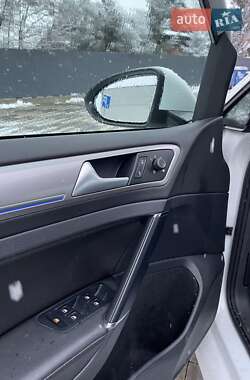 Хэтчбек Volkswagen e-Golf 2014 в 