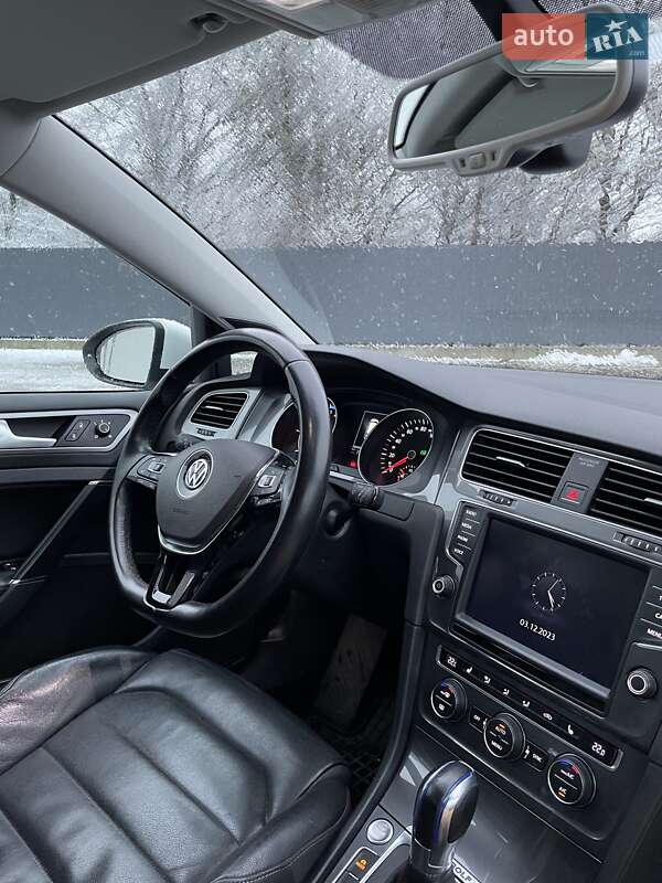 Хетчбек Volkswagen e-Golf 2014 в Ужгороді