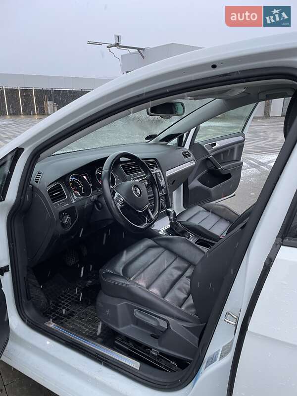 Хетчбек Volkswagen e-Golf 2014 в Ужгороді