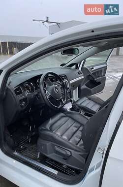Хэтчбек Volkswagen e-Golf 2014 в 
