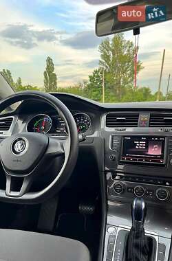 Хэтчбек Volkswagen e-Golf 2015 в Ивано-Франковске