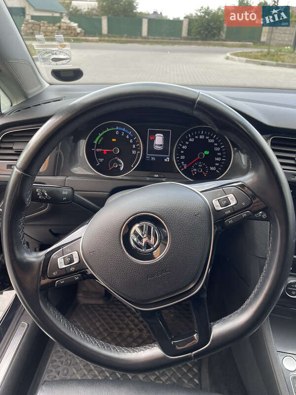 Хэтчбек Volkswagen e-Golf 2018 в Виннице