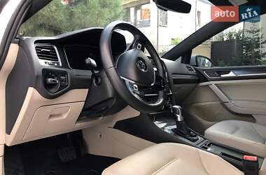 Хэтчбек Volkswagen e-Golf 2017 в 