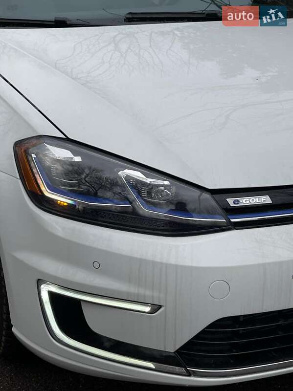Хэтчбек Volkswagen e-Golf 2017 в 
