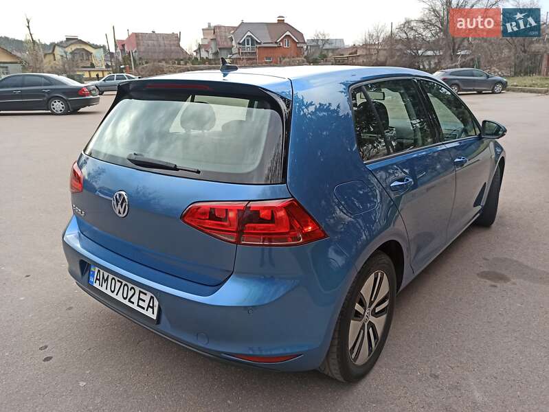 Хетчбек Volkswagen e-Golf 2015 в Житомирі