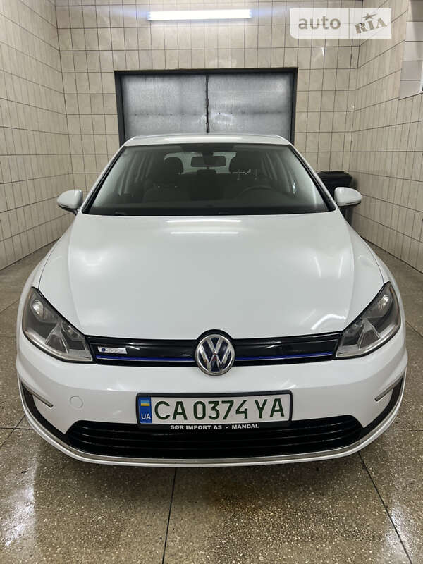 Хэтчбек Volkswagen e-Golf 2016 в Черкассах