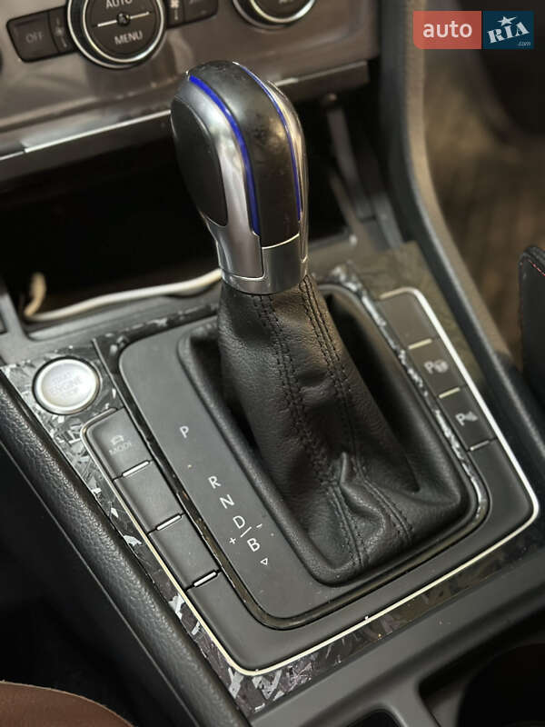 Хетчбек Volkswagen e-Golf 2015 в Києві фото 13 Хетчбек Volkswagen e-Golf 2015 в Києві