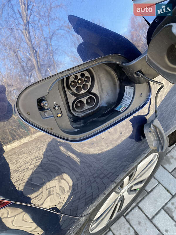 Хетчбек Volkswagen e-Golf 2015 в Кам'янці