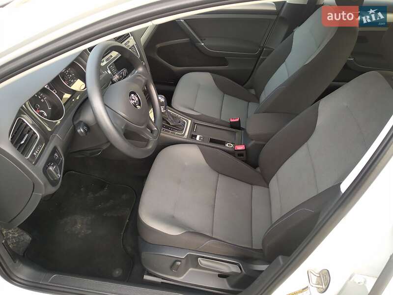 Хетчбек Volkswagen e-Golf 2015 в Рівному