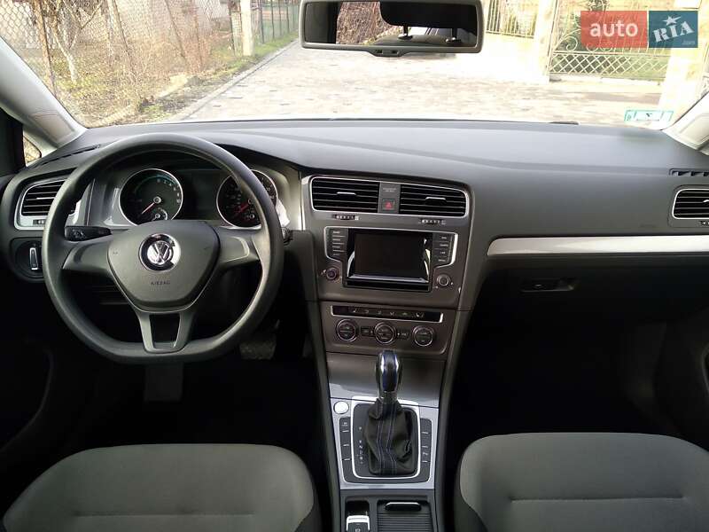 Хетчбек Volkswagen e-Golf 2015 в Рівному