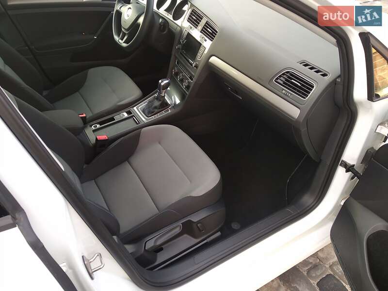 Хетчбек Volkswagen e-Golf 2015 в Рівному