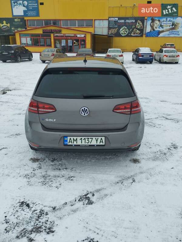 Хэтчбек Volkswagen e-Golf 2016 в Житомире
