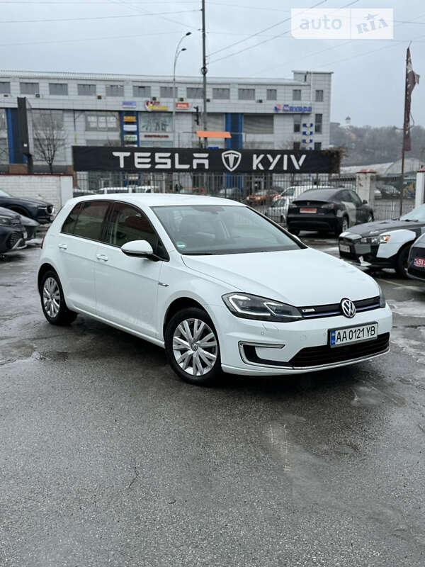 Хэтчбек Volkswagen e-Golf 2018 в Киеве