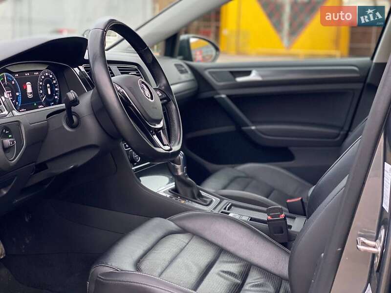 Хэтчбек Volkswagen e-Golf 2018 в Житомире