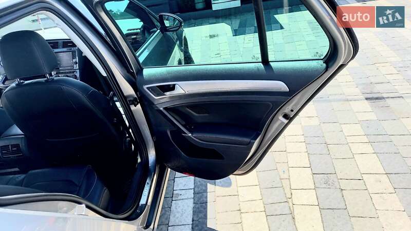 Хетчбек Volkswagen e-Golf 2016 в Львові фото 10 Хетчбек Volkswagen e-Golf 2016 в Львові