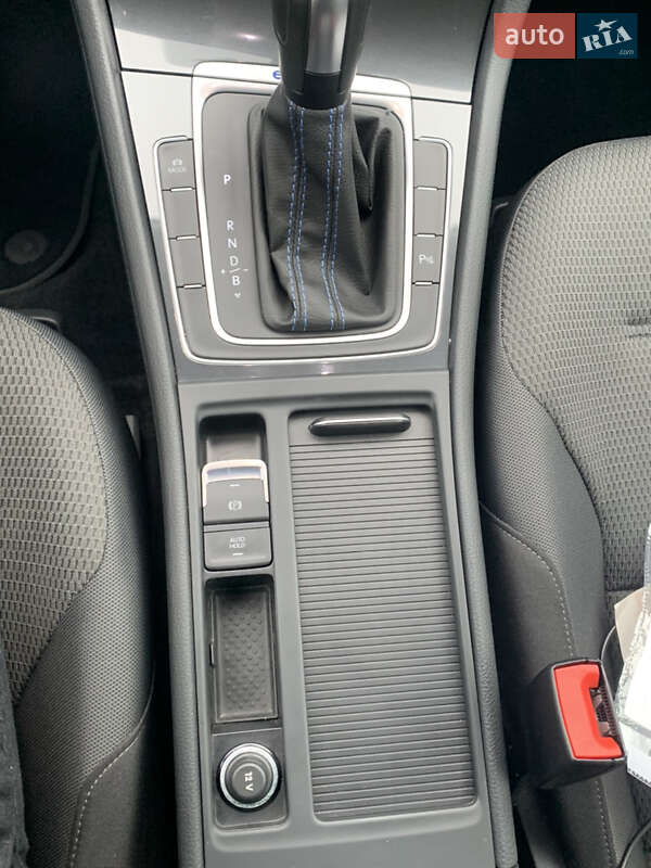 Хетчбек Volkswagen e-Golf 2020 в Києві