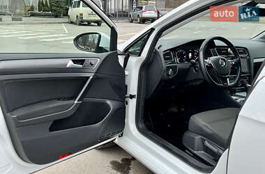 Хэтчбек Volkswagen e-Golf 2019 в 