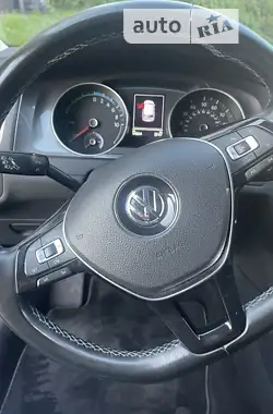 Volkswagen e-Golf 2015