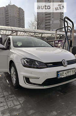 Хетчбек Volkswagen e-Golf 2014 в Дніпрі