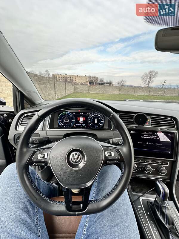 Хэтчбек Volkswagen e-Golf 2018 в Мукачево