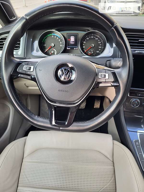 Хэтчбек Volkswagen e-Golf 2018 в Виннице