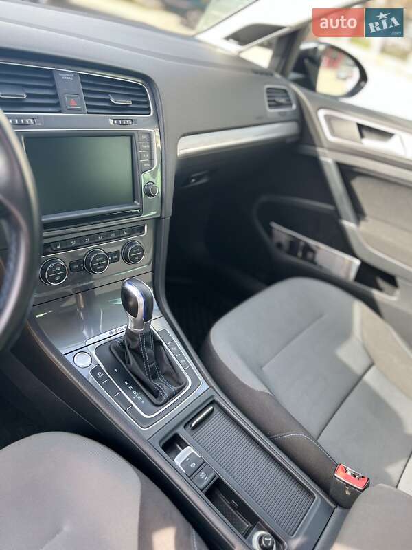 Хэтчбек Volkswagen e-Golf 2015 в Кропивницком