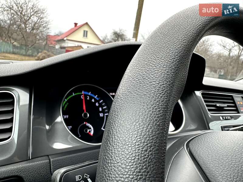 Хэтчбек Volkswagen e-Golf 2016 в Хороле фото 23 Хэтчбек Volkswagen e-Golf 2016 в Хороле