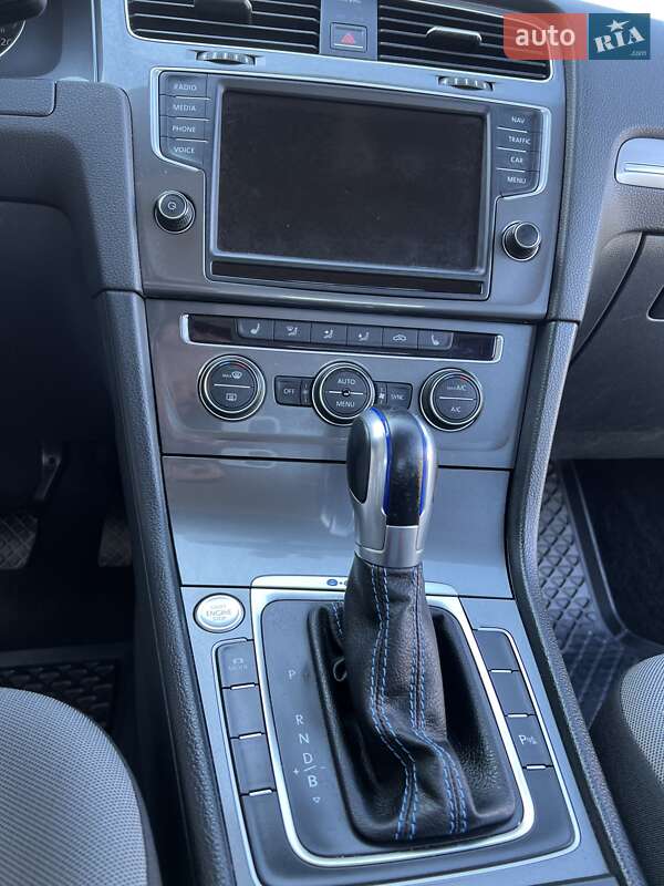 Хэтчбек Volkswagen e-Golf 2016 в Шацке