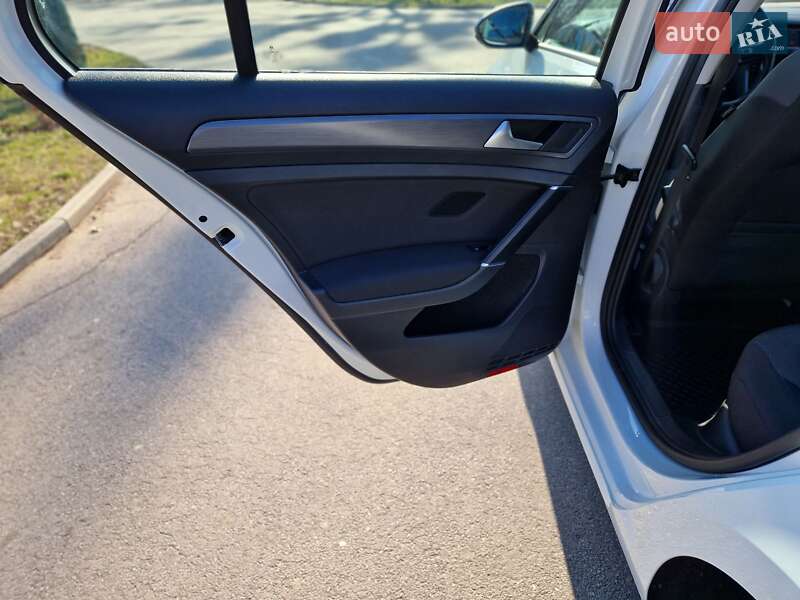 Хэтчбек Volkswagen e-Golf 2018 в Виннице фото 15 Хэтчбек Volkswagen e-Golf 2018 в Виннице
