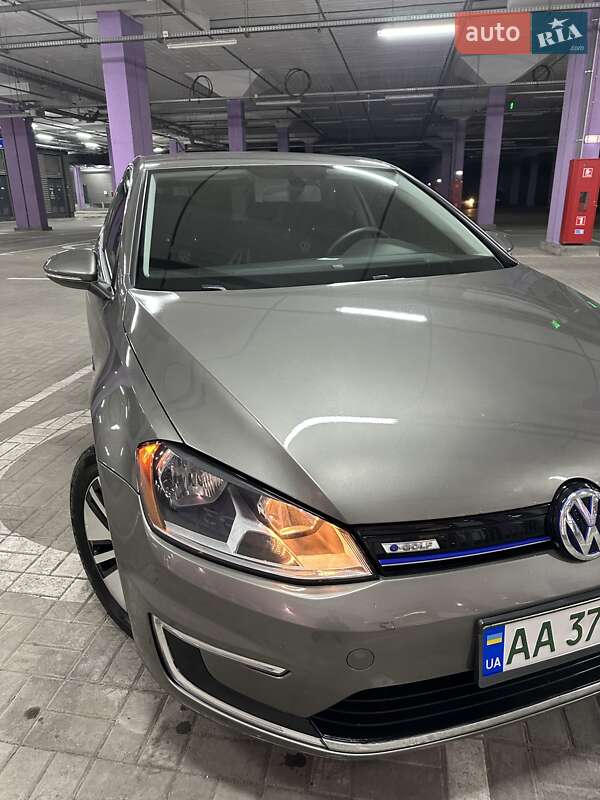 Хэтчбек Volkswagen e-Golf 2016 в Киеве