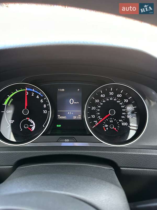 Хэтчбек Volkswagen e-Golf 2016 в Киеве