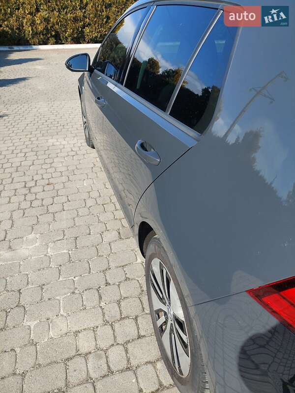 Хэтчбек Volkswagen e-Golf 2018 в Долине