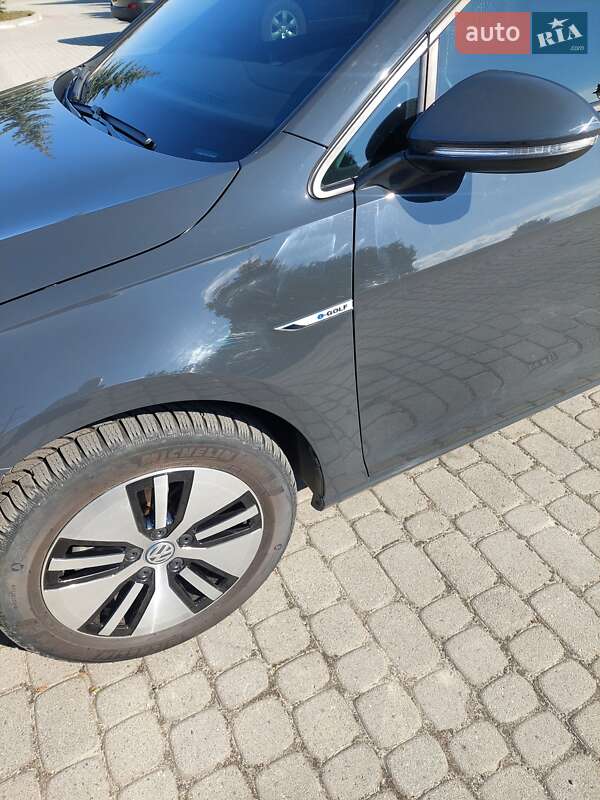 Хэтчбек Volkswagen e-Golf 2018 в Долине