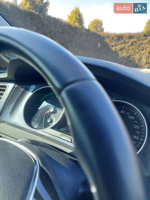 Хэтчбек Volkswagen e-Golf 2018 в Долине