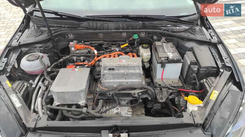 Хэтчбек Volkswagen e-Golf 2018 в Львове