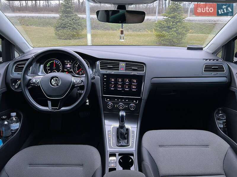 Хетчбек Volkswagen e-Golf 2018 в Києві