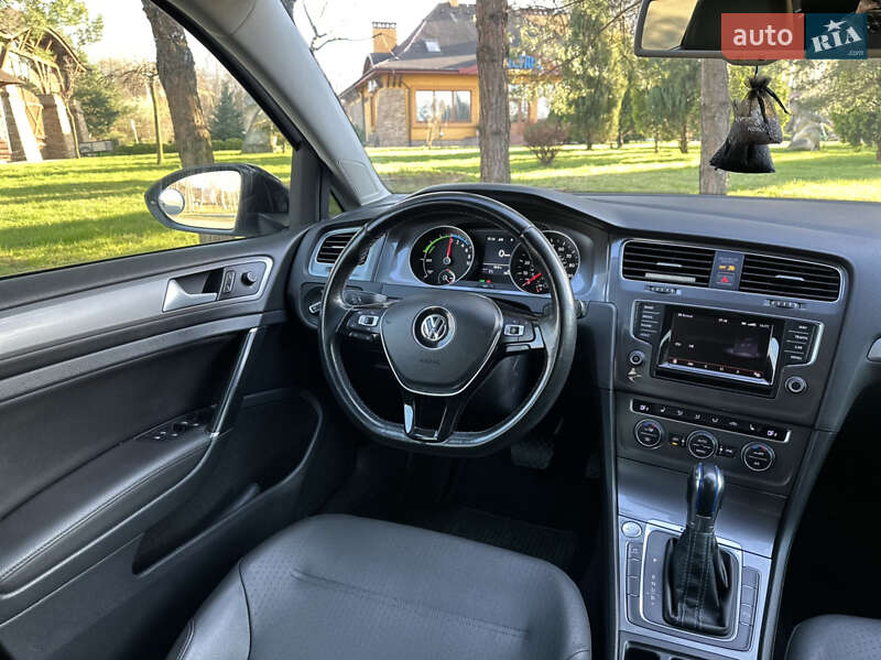 Хетчбек Volkswagen e-Golf 2015 в Дрогобичі