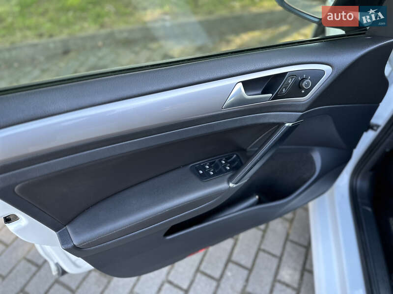 Хетчбек Volkswagen e-Golf 2015 в Дрогобичі