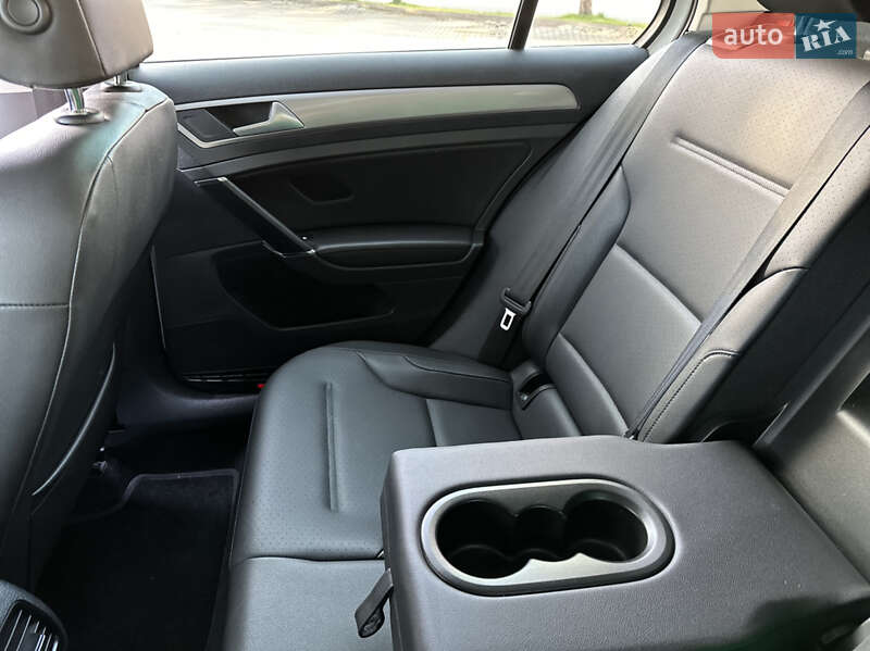 Хетчбек Volkswagen e-Golf 2015 в Дрогобичі