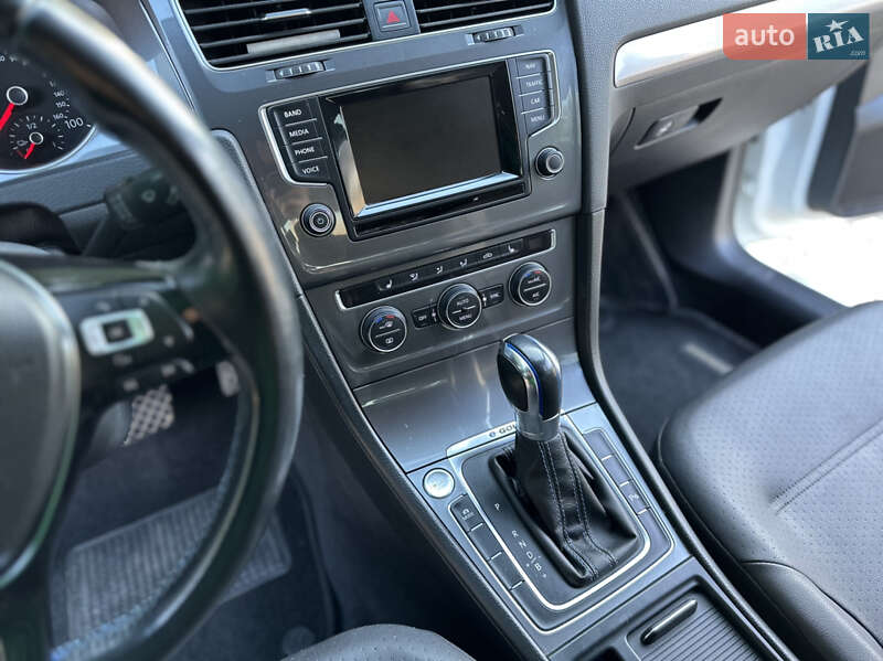 Хетчбек Volkswagen e-Golf 2015 в Дрогобичі