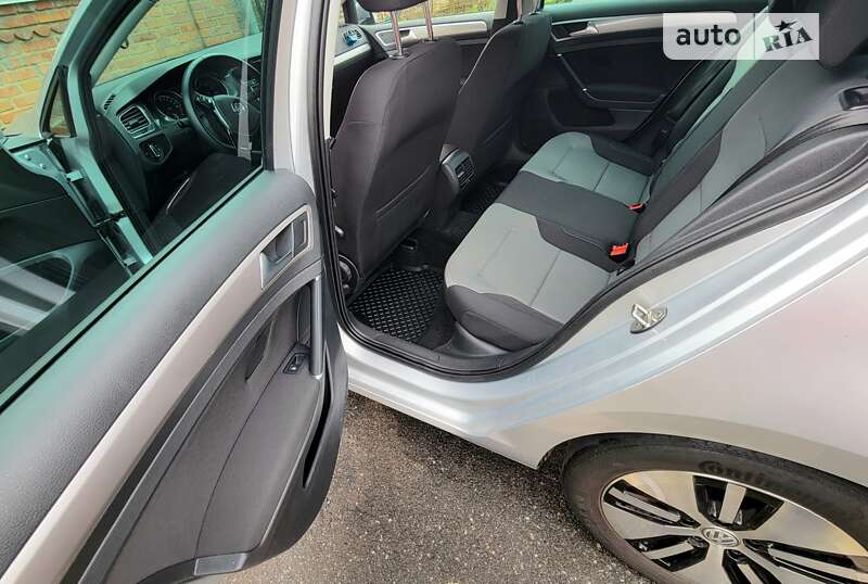 Хэтчбек Volkswagen e-Golf 2016 в Виннице