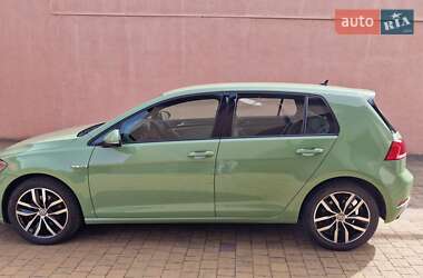 Хэтчбек Volkswagen e-Golf 2018 в 