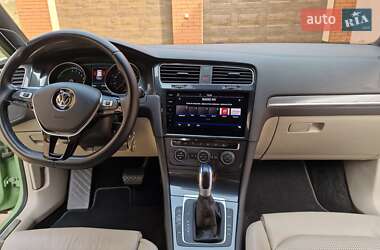 Хэтчбек Volkswagen e-Golf 2018 в 