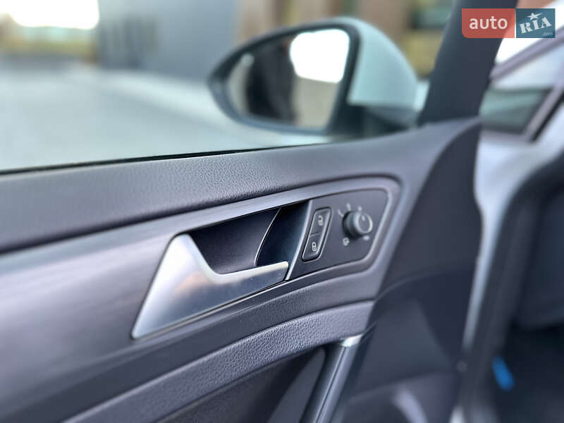 Хэтчбек Volkswagen e-Golf 2018 в Луцке