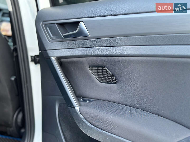 Хэтчбек Volkswagen e-Golf 2018 в Луцке