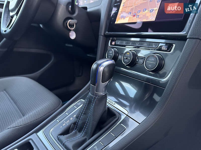 Хэтчбек Volkswagen e-Golf 2018 в Луцке