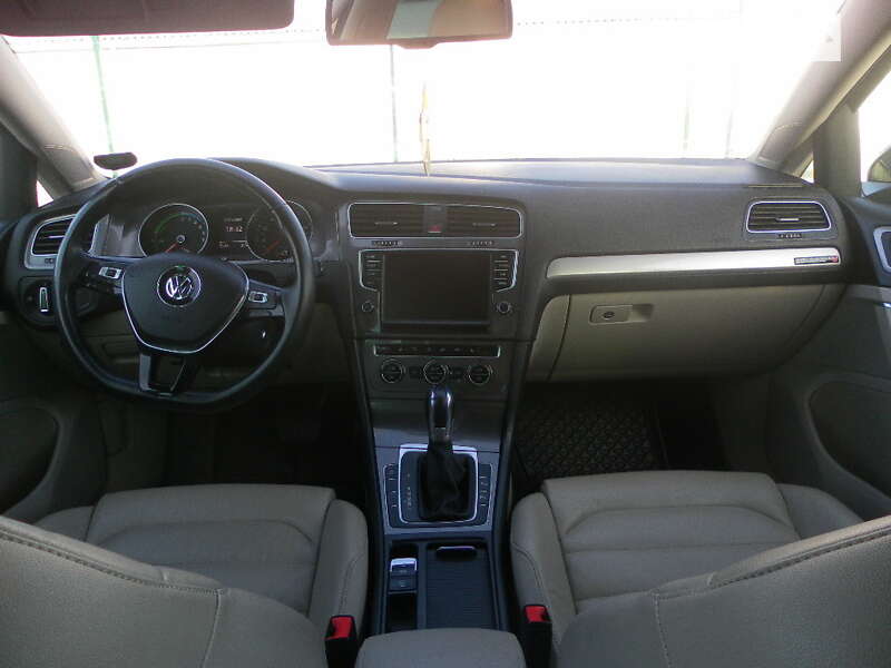 Хэтчбек Volkswagen e-Golf 2015 в Луцке