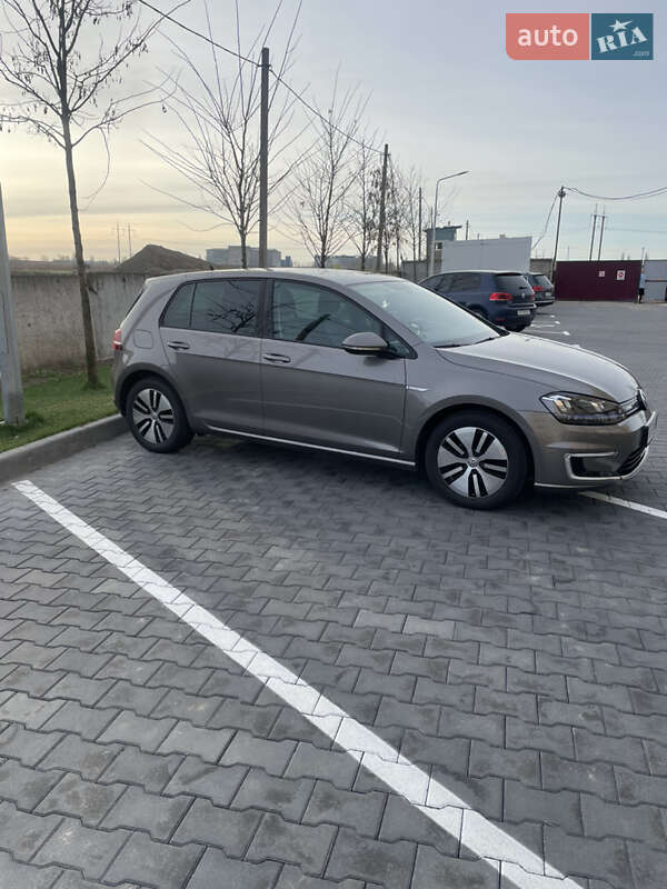 Хэтчбек Volkswagen e-Golf 2016 в Киеве фото 3 Хэтчбек Volkswagen e-Golf 2016 в Киеве