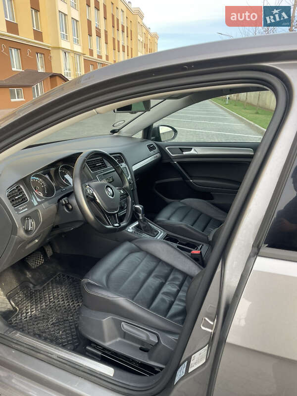 Хэтчбек Volkswagen e-Golf 2016 в Киеве фото 7 Хэтчбек Volkswagen e-Golf 2016 в Киеве